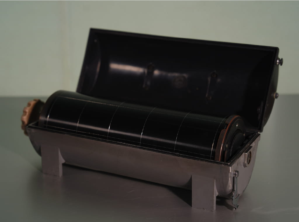 ドラムに印画紙を巻いて装填